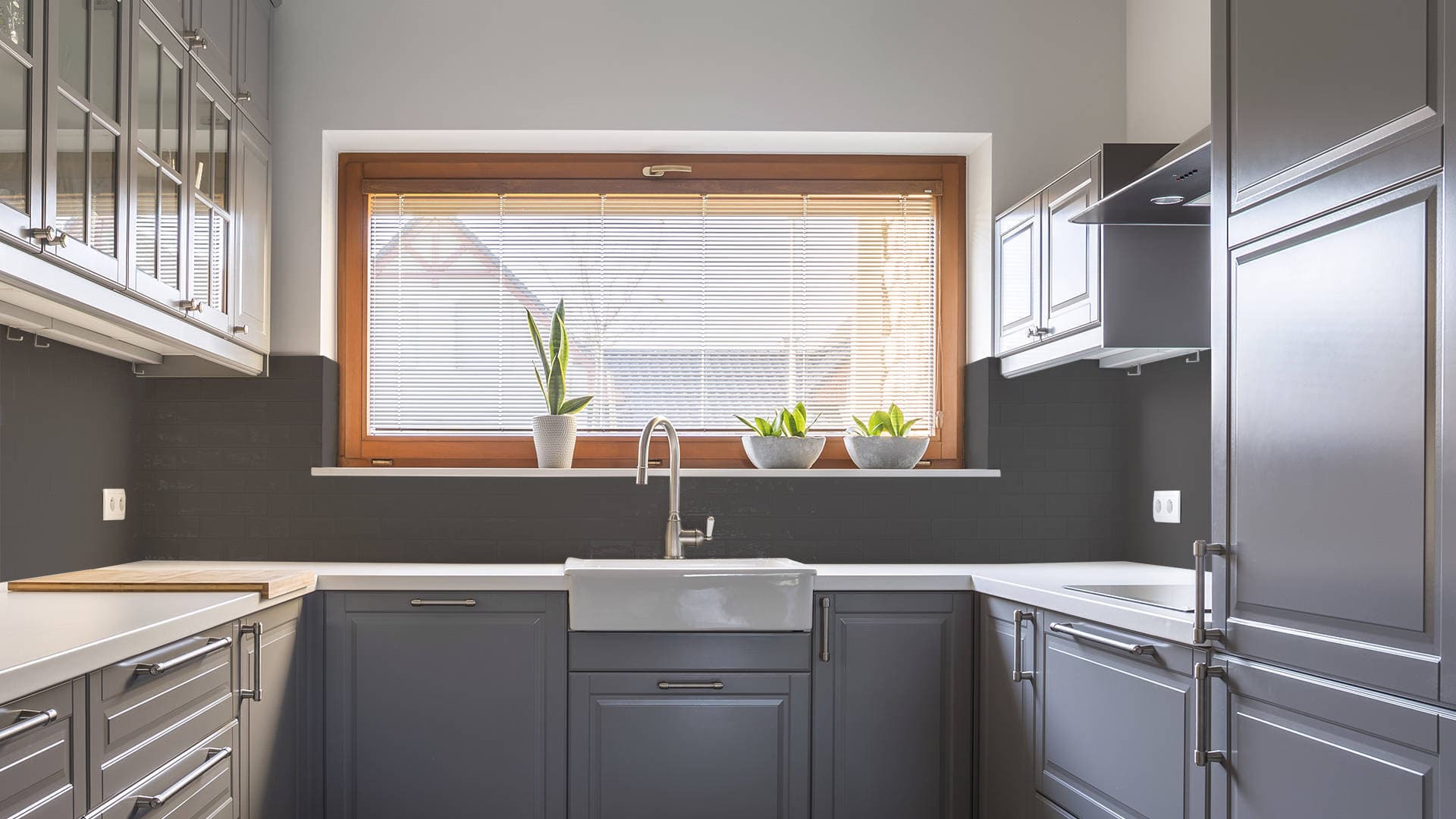 U-shaped kitchen with tiles painted with grey paint