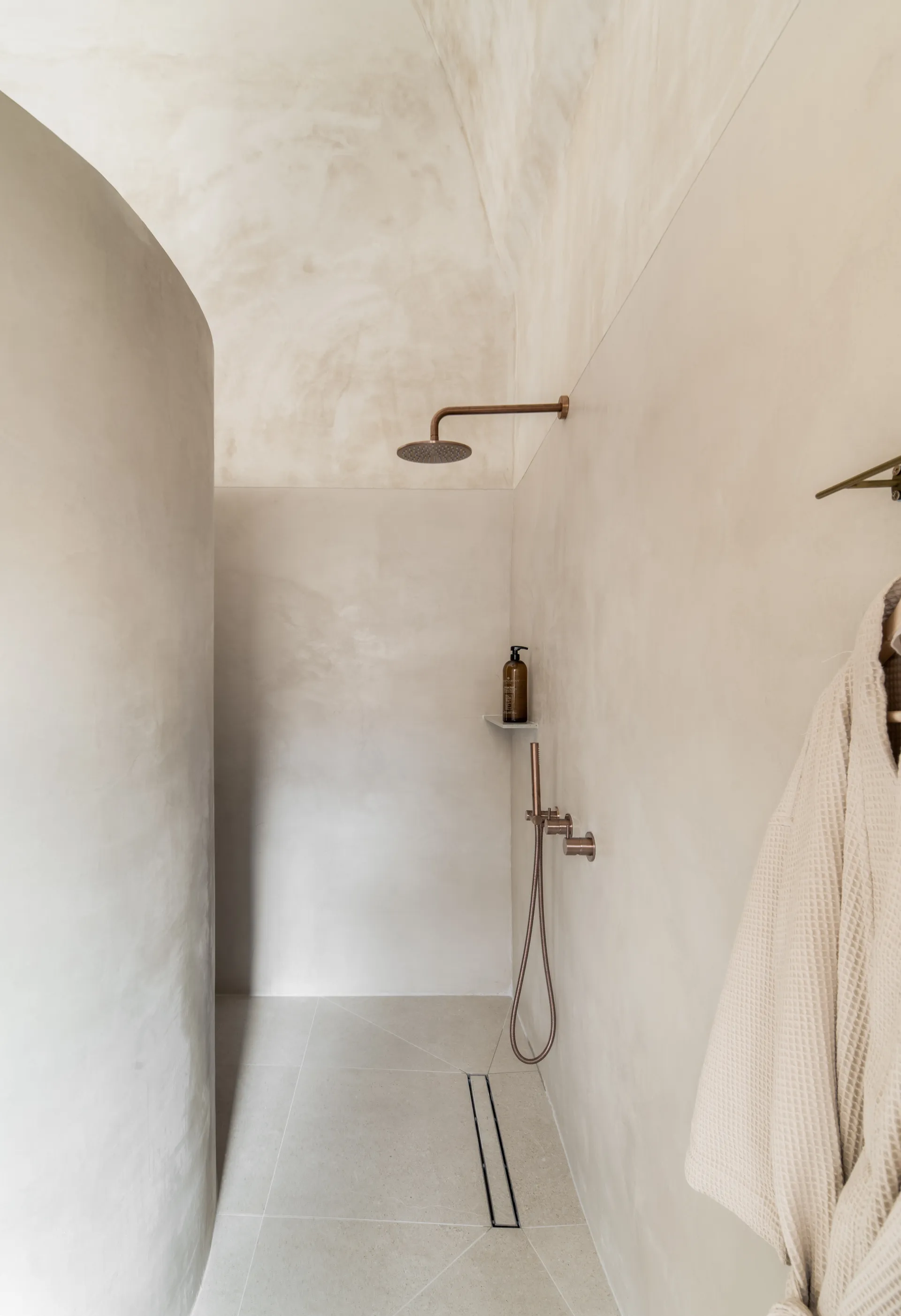 Proyecto realizado con microcemento  en Melisende Oasis