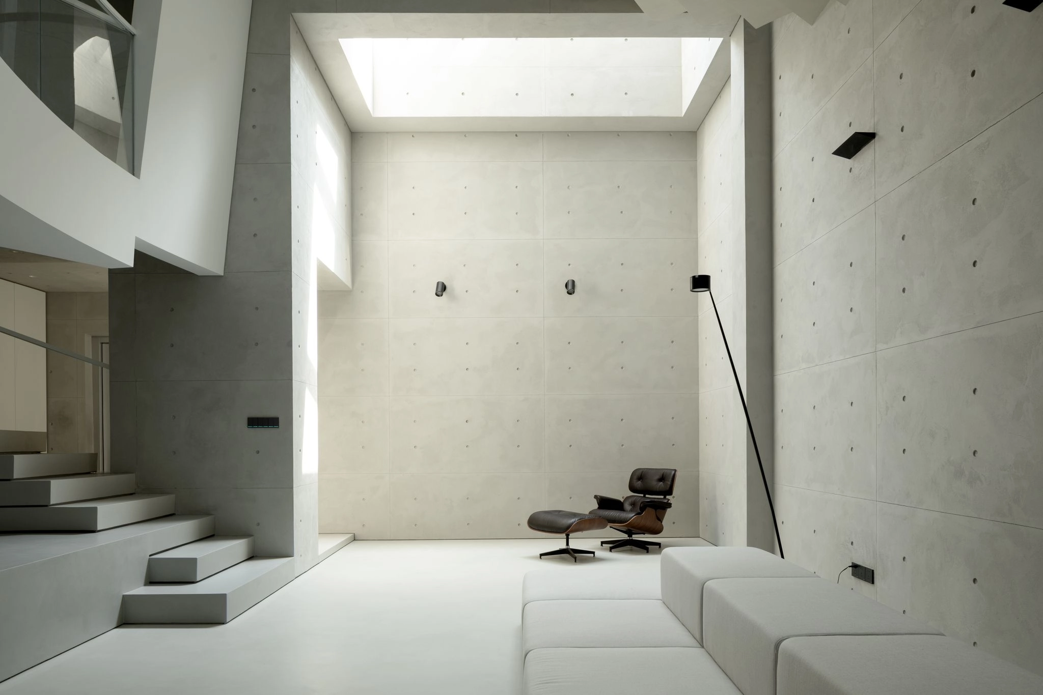 Casa a Zhengzhou con microcemento grigio.