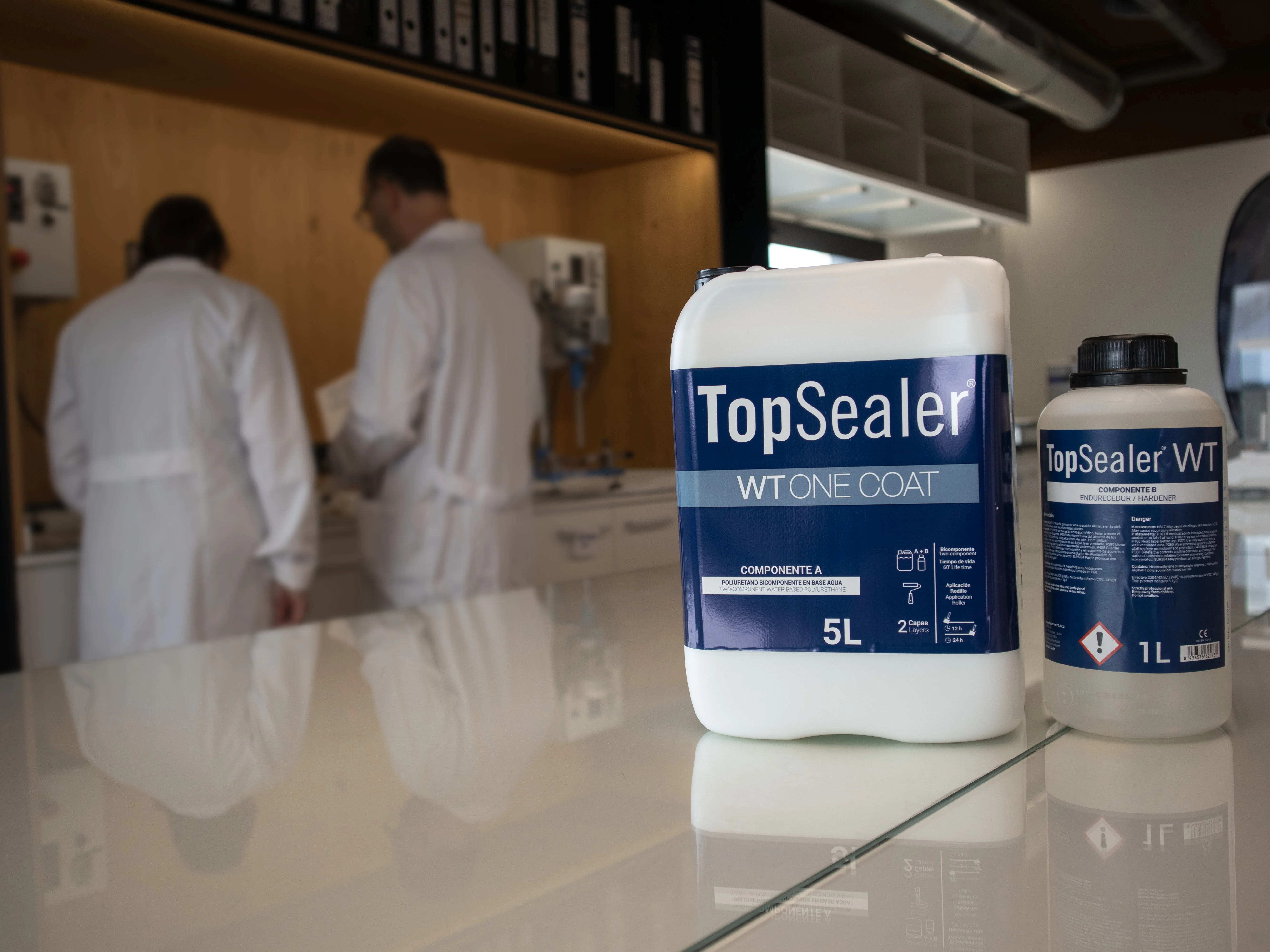 TopSealer WT One Coat varnish container in the Topciment® laboratory.