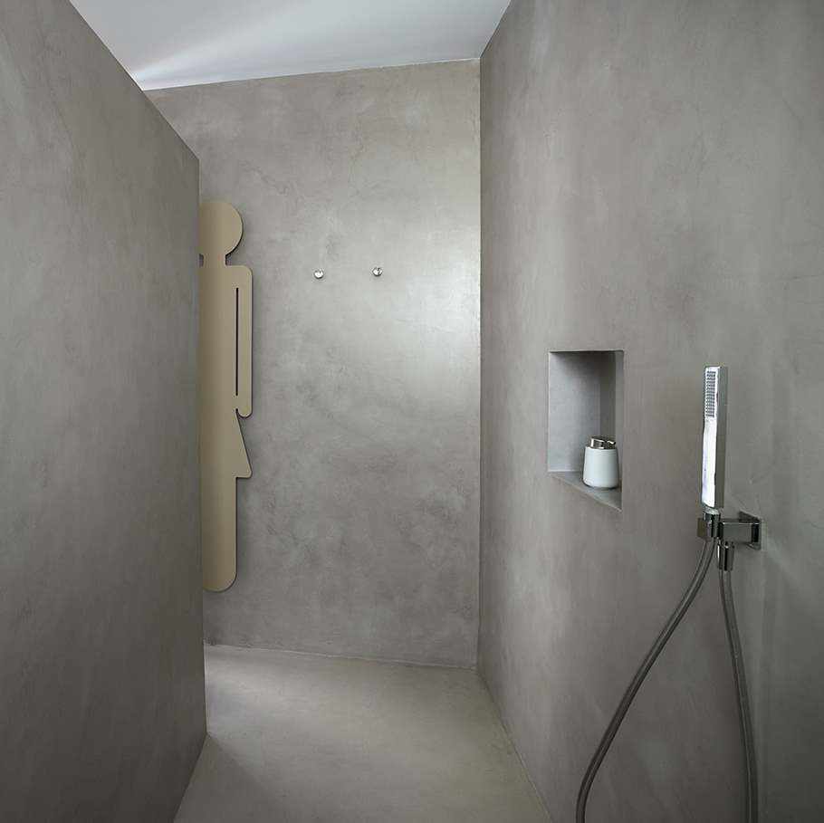 Steny a podlaha z mikrocementu v sprche v projekte Hernán Cortés.